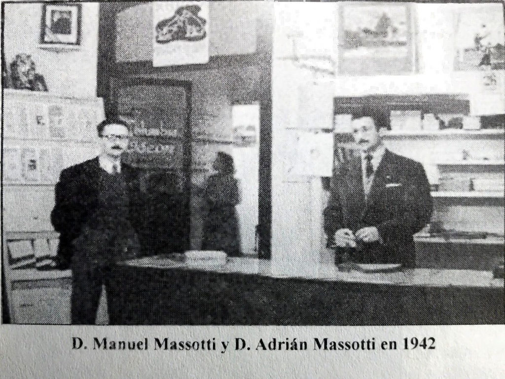 Tienda Ritmo. Manuel Massotti y Adrián Massotti en 1942